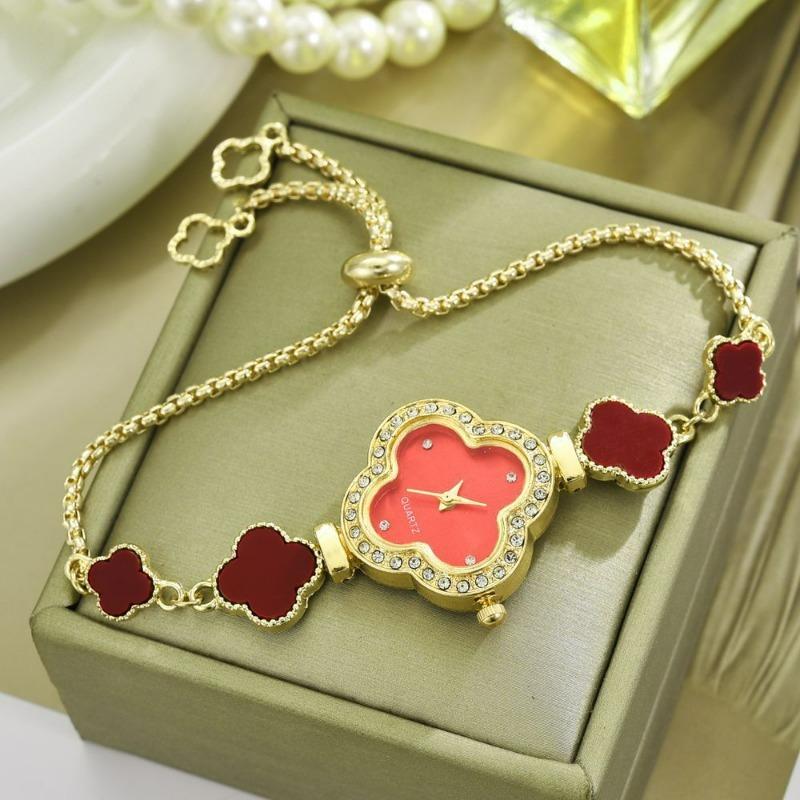 Ленивый Pull Браслет-часы Четырехлистник Женский Зеленый Инкрустированный Алмазами Легкая Роскошь Нишевый Высококачественный Темперамент Изысканный