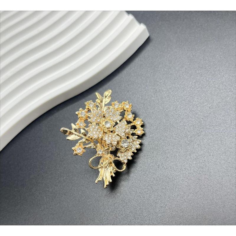 New Fashion Women's Light Luxury Small Flower Brooch Suit Accessories Fashion Fixed Gift Decorative Brooch Gift