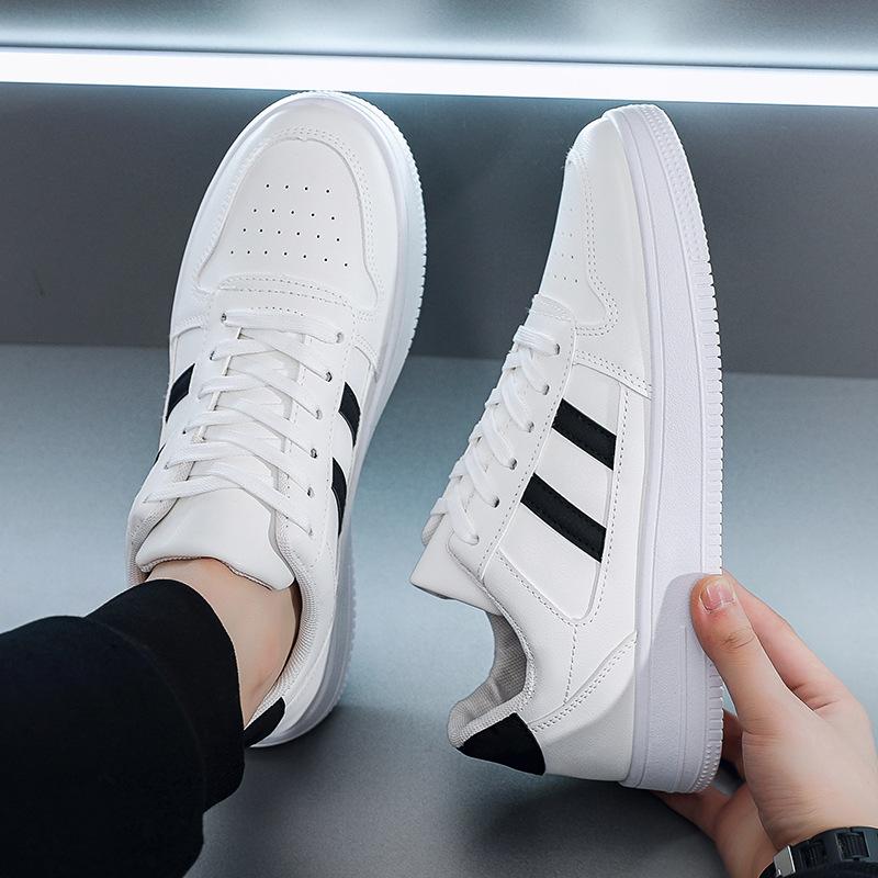 White Shoes for Men's New Trendy Brand Casual Shoes Flat Sole Breathable Sports Soft Sole Korean Style Student Height Enhancement Shoes
