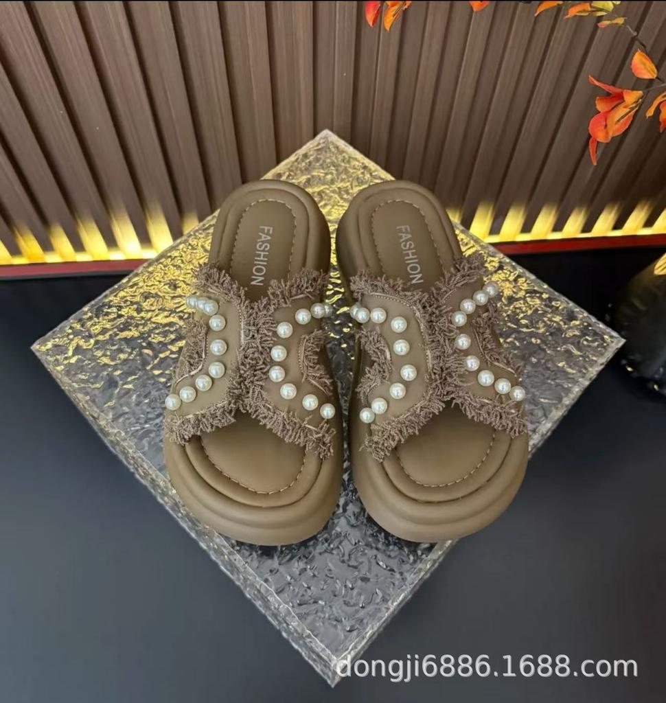 Ins модные наружные тапочки женские летние 2025 новые маленькие ароматные стильные жемчужные женские пляжные сандалии seaside fairy