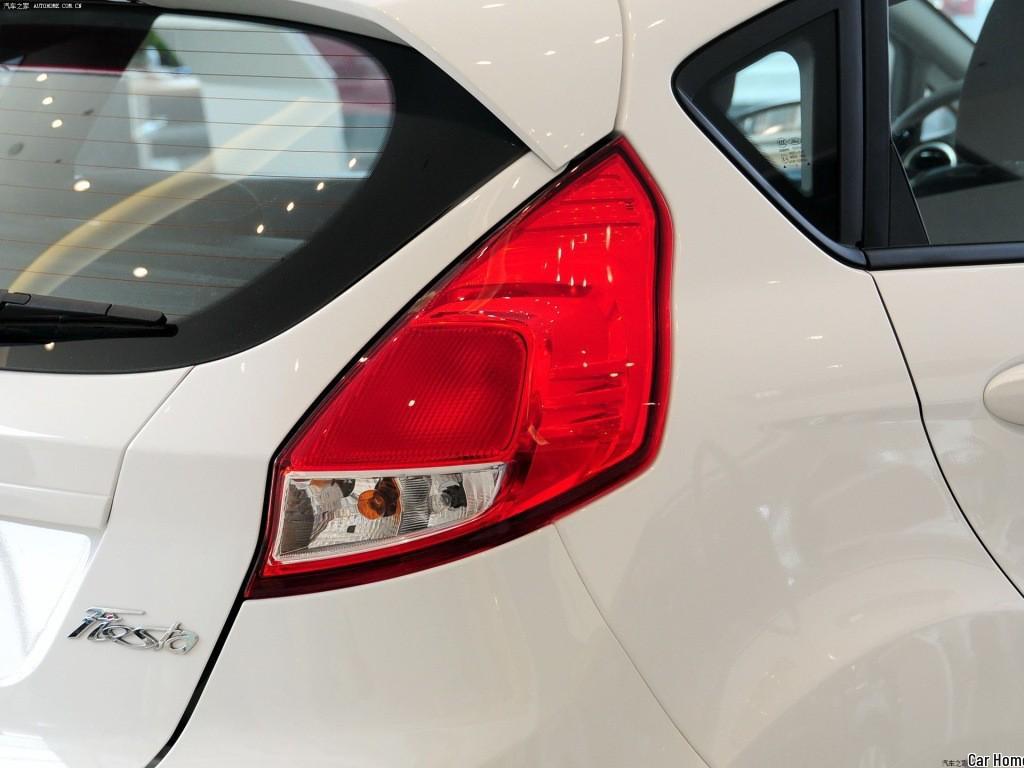 Compatible with Fiesta 2013-2015 Hatchback: Taillight & Brake Light Half Assembly.