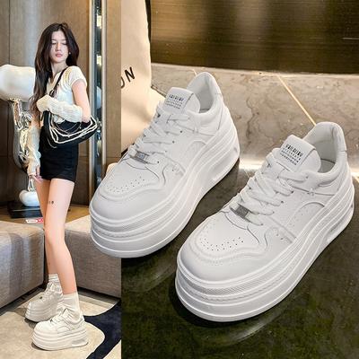 Маленькие белые туфли на толстой подошве, увеличивающие рост, женские осенние новые универсальные маленькие повседневные спортивные туфли