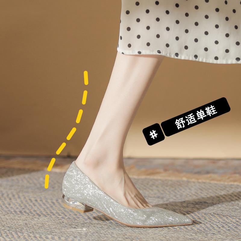 2210 Flat Thick Heel Shoes Women's 2025 New Bridal Crystal Wedding Shoes Pointed Bridesmaid Shoes Shallow Mouth Not Tired Feet Single Shoes