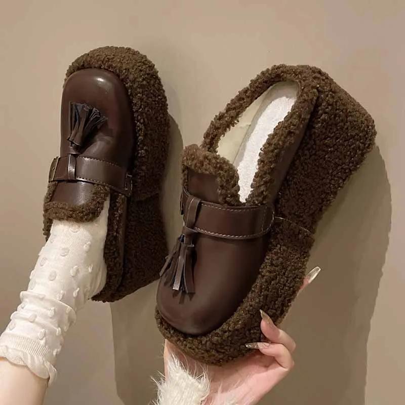 Меховые тапочки на платформе на высоком каблуке Теплые мюли Хлопковая обувь Женская 2024 Тенденция Зима Короткие Плюшевые туфли с открытой пяткой Уютные зимние ботинки Botas De Mujer