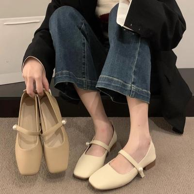 Женские туфли Мэри Джейн. Женские балетки на низком каблуке с квадратным закрытым носком. Туфли Мэри Джейн на массивном блочном каблуке с регулируемым ремешком на щиколотке. Вечерние туфли.