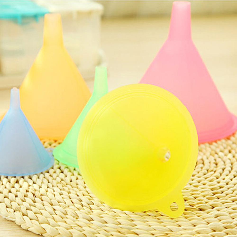 Plastic 5Pcs/Set Convenient Liquid Home Filling Fluids Filler Kitchen Tool Funnel Oil Funnel