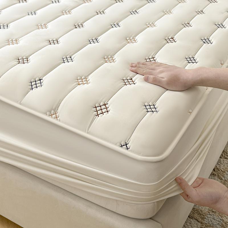 High Quality Mattress Protector - Antibacterial Mattress Cover, Hypoallergenic Skin-Safe Noiseless Fitted Sheet, No Pillowcase