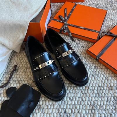 Версия из овчины~ ретро металлическая пряжка низкий каблук стиль колледжа женские туфли слипоны с бахромой и заклепками круглый носок маленькие кожаные туфли