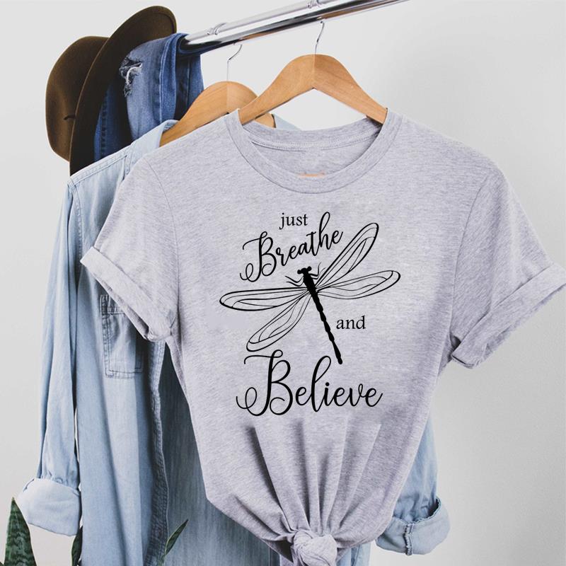 Женская футболка свободного кроя в стиле 90-х с графическим принтом в виде бабочек и вдохновляющим текстом