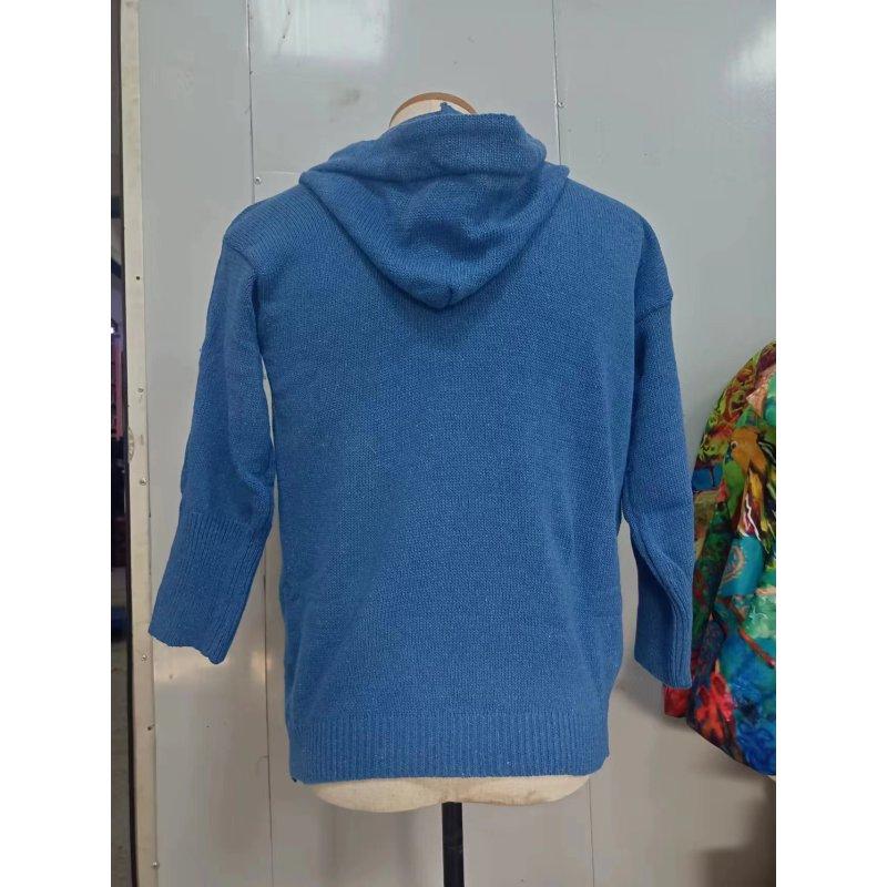 Женский зимний свитер средней длины больших размеров с капюшоном