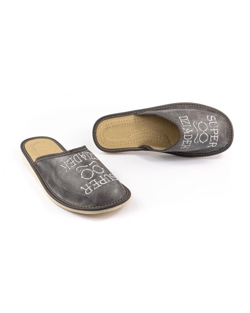 Gray slippers with the inscription "Super Grandpa", a perfect gift for Grandfather's Day 46