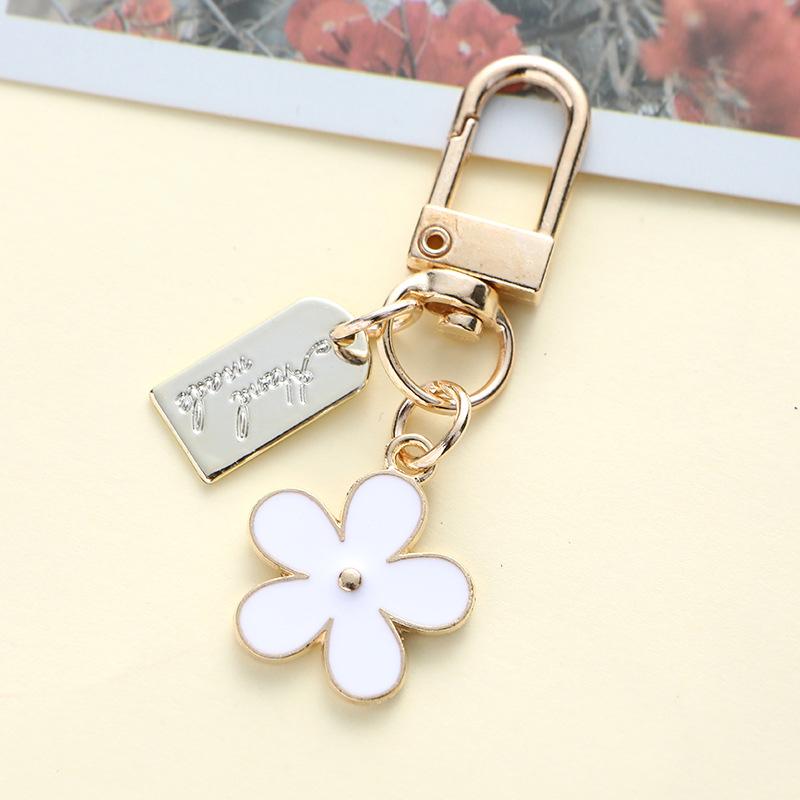 1Pcs Korean Hot-Selling Ins Metal Style Daisy Keychain Niche Usb Headphone Pendant Bag Protective Cover Pendant
