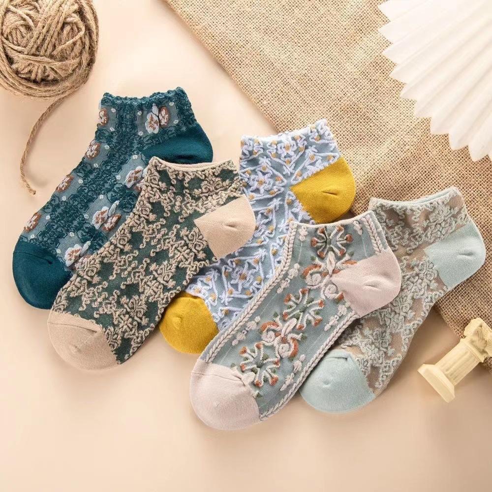 5 Pairs Palace Style Retro Relief Women's Mid Tube Socks Elegant Casual Wear