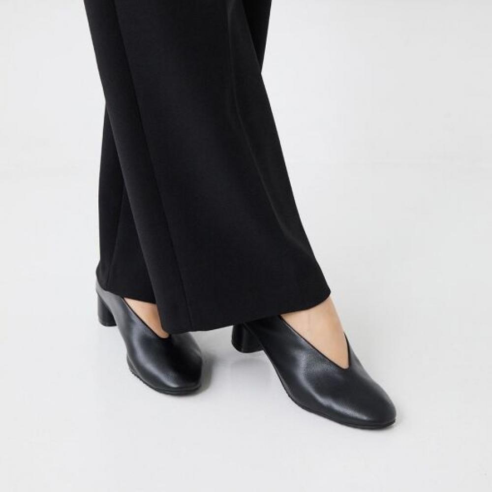 Jisyu Leather Levi Chunky Heel Pumps