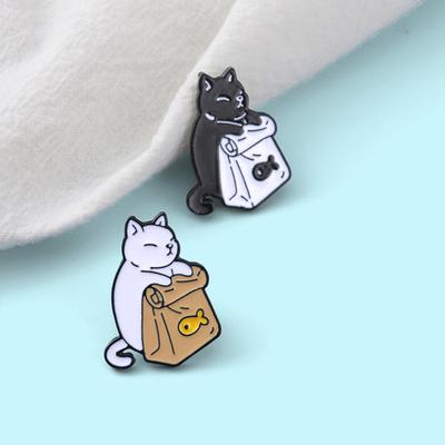 Брошь на булавке, изысканные аксессуары для костюма, значок на лацкане, милый мультяшный черный, белый значок с изображением кота и животного