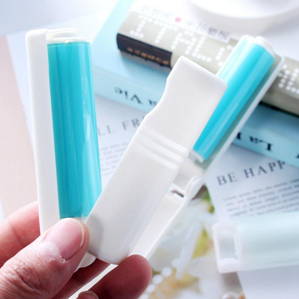 Portable Folding Lint Roller Washable Hair Collector Removal Brush for Clothes Furniture (Random Color)