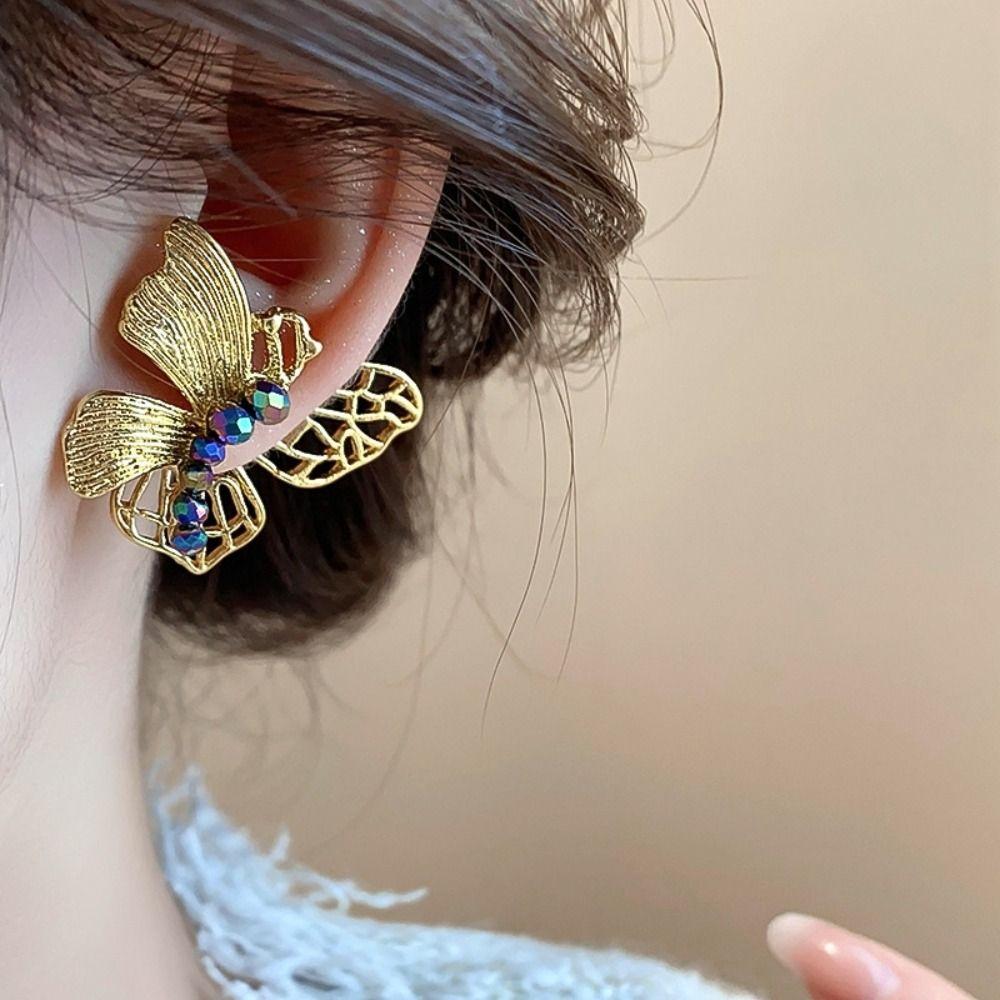 Exquisite Vintage Earrings Hollow Out Metal Stud Earrings Light Luxury Butterfly Earrings Vacation