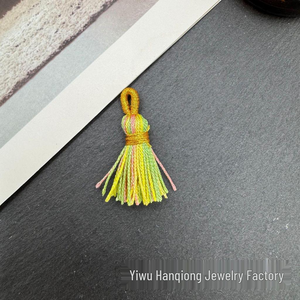 Корейский Радужный Брелок с Кисточками и Бусинами Pyssla DIY Аксессуар
