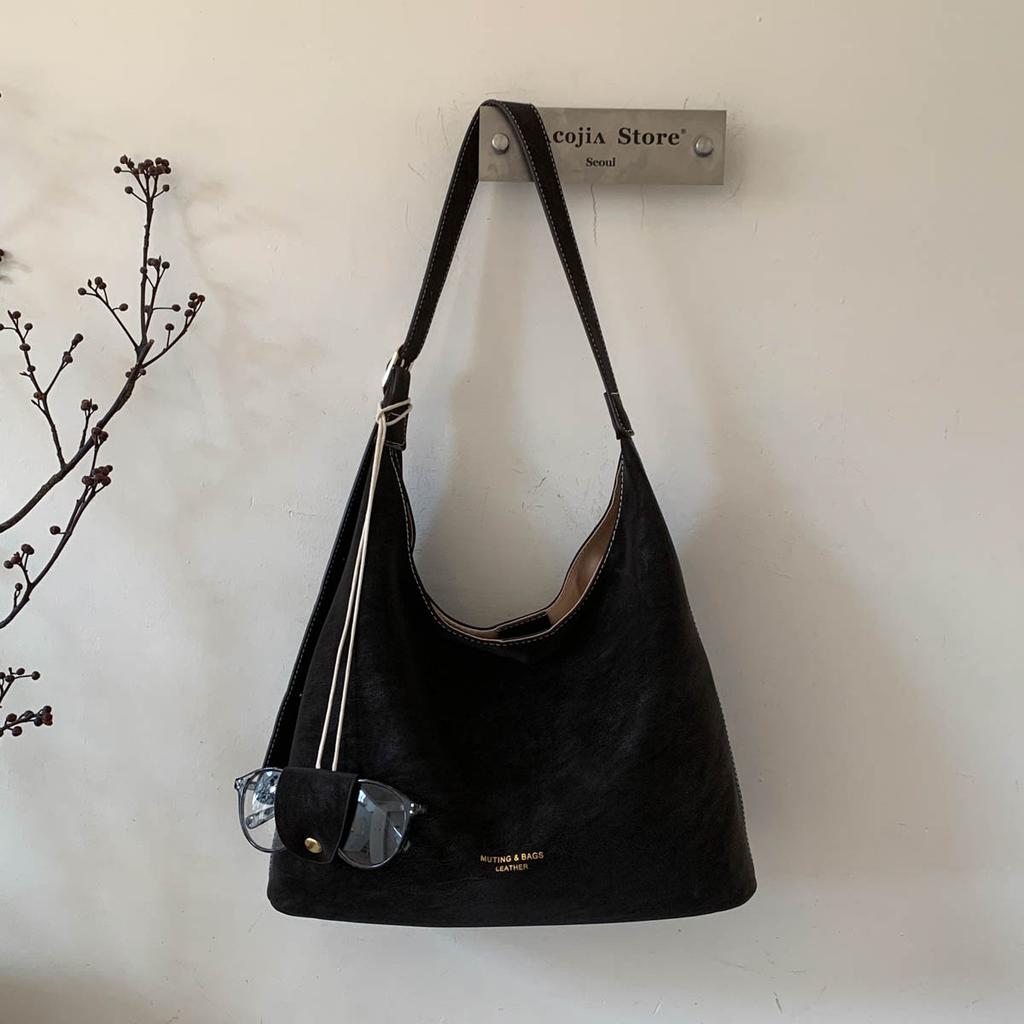 Сумка большой вместимости женская осенне-зимняя универсальная 2025 новая ретро сумка через плечо, простая классическая сумка-тоут для通勤