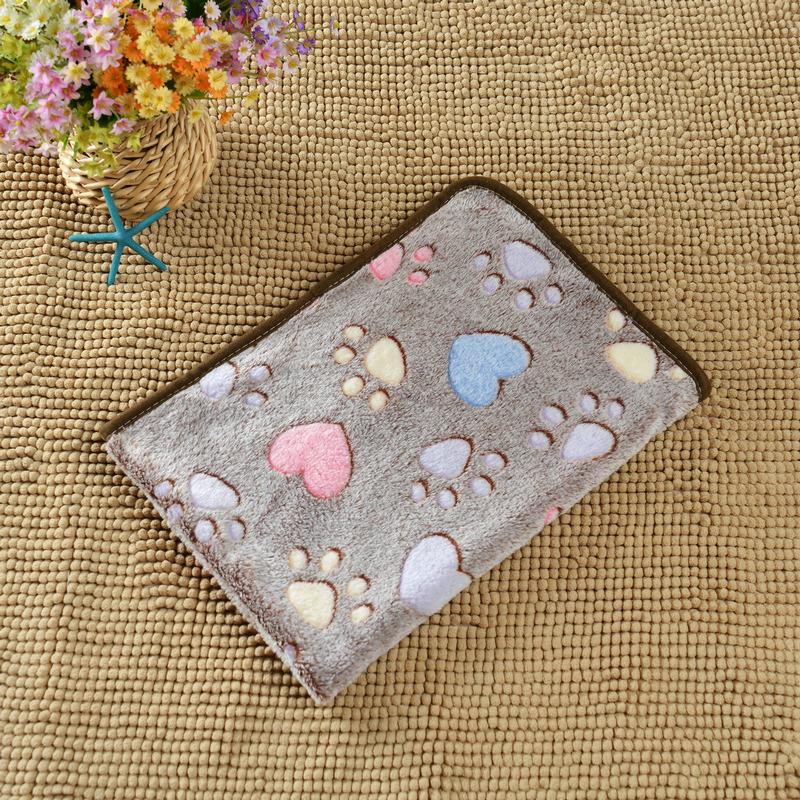 «Универсальное одеяло для домашних животных Four Seasons — плотная фланель с принтом лап для кошек и собак»