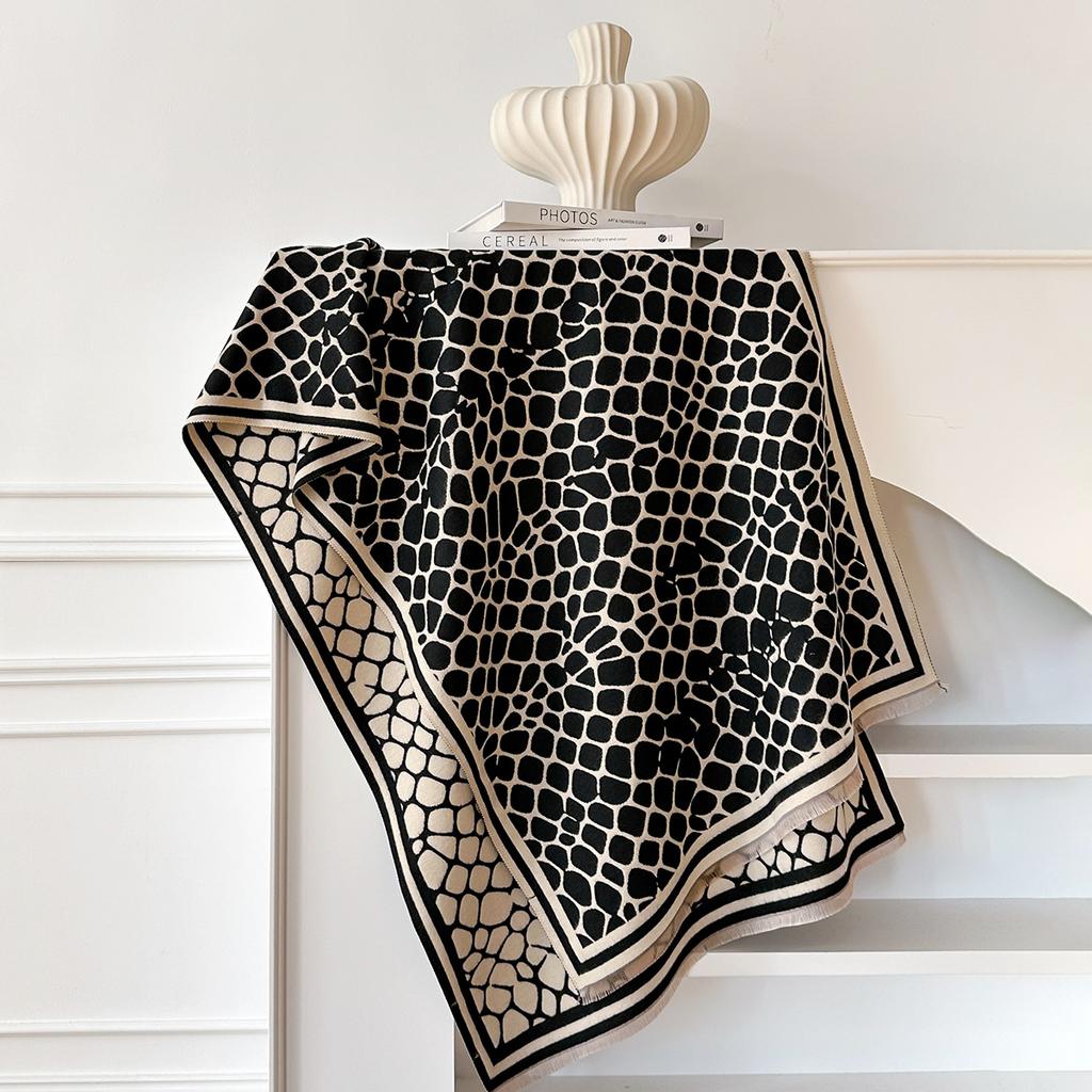 Retro High-End Textured Imitation Cashmere Scarf For Women, Thickened In Autumn And Winter, Warm, Windproof And Cold-Resistant, Student Scarf Shawl