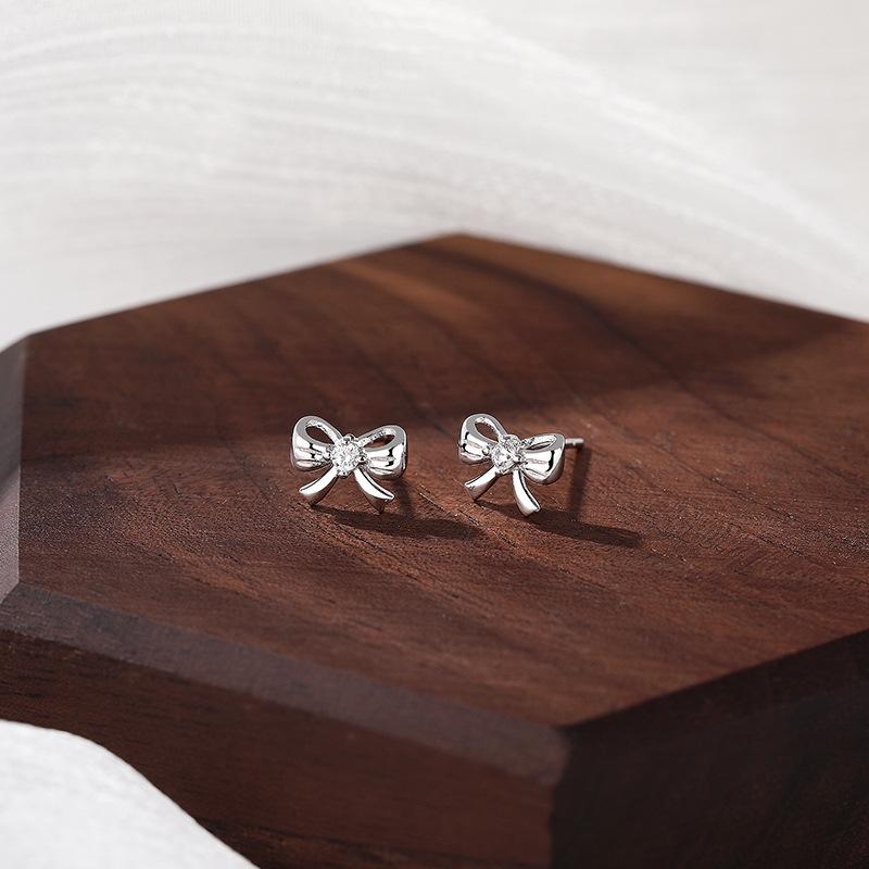 Милые серьги-бантики с бриллиантами для женщин с чистым и универсальным дизайном и свежими серьгами