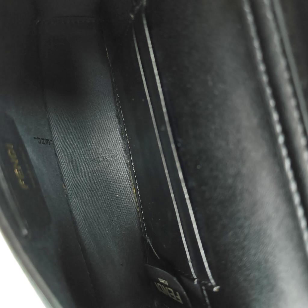 [Pre-Owned] Kan I Logo Reversible Chain Classic Practical Smooth Leather Shoulder Crossbody Waist Bag - Very Good #H6OONB