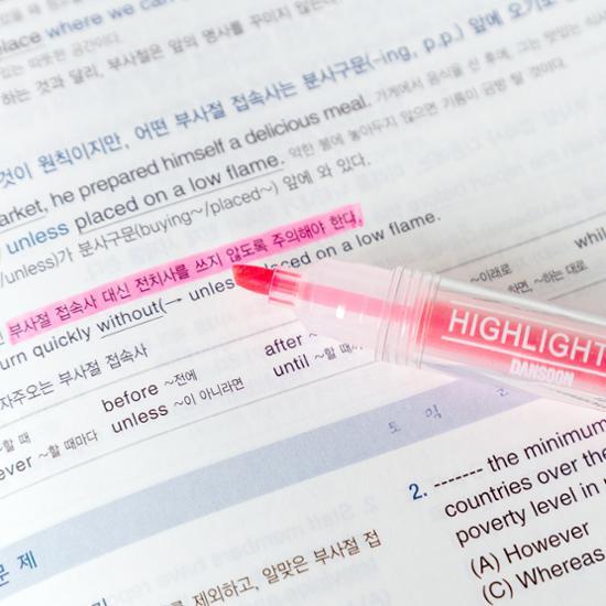 Набор ручек-хайлайтеров Simple Life Mini Highlighter — популярная фраза в Корее.