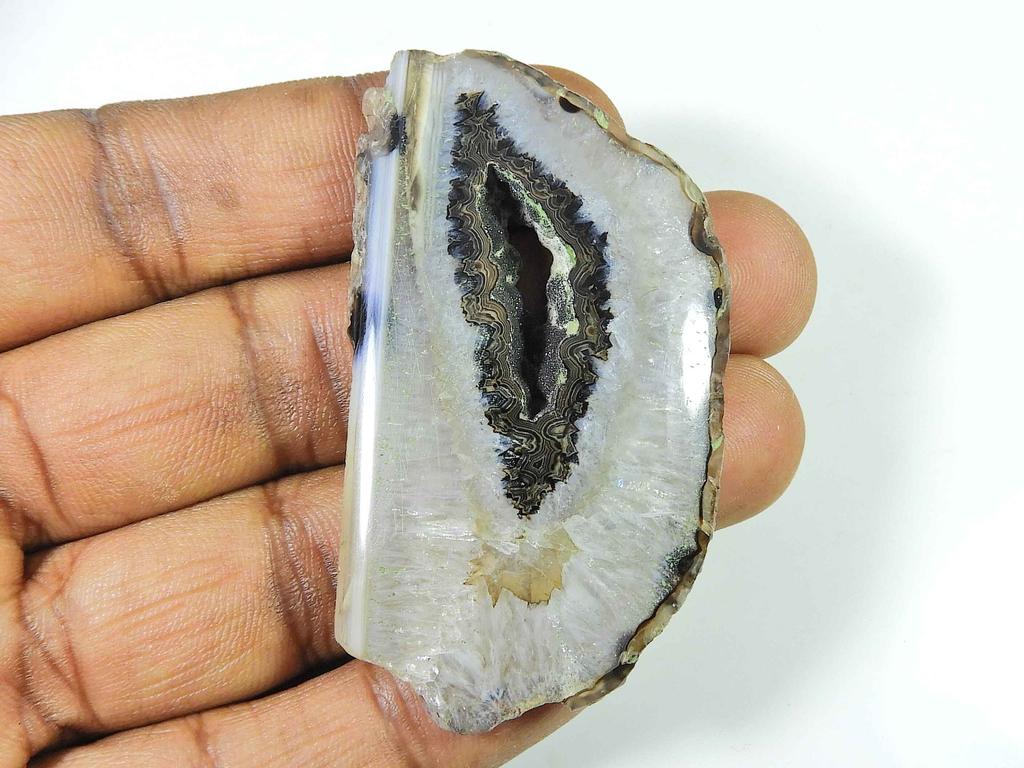 133Cts. Окрашенный черный друзовый агат фантазийный кристалл кабошон россыпью драгоценный камень 32X63MM SK-2263