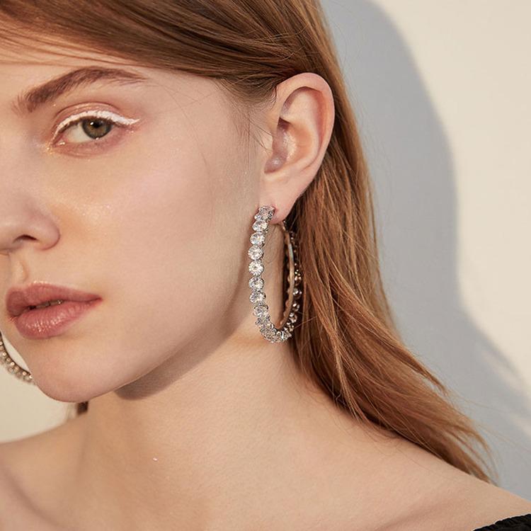 Стильные серьги-кольца со стразами: Крупный геометрический дизайн для женщин