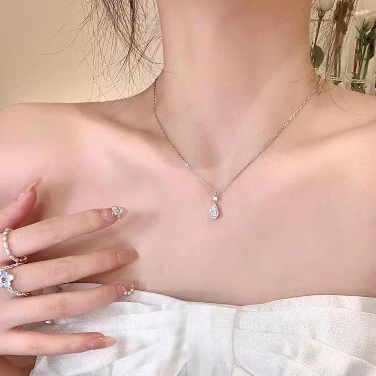 Элегантное ожерелье с подвеской в виде капли воды из титановой стали — прочная цепочка на ключицу в стиле знаменитостей для создания шикарного образа