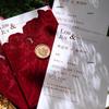 Бордовое бархатное свадебное приглашение с восковой печатью – Роскошное в французском стиле