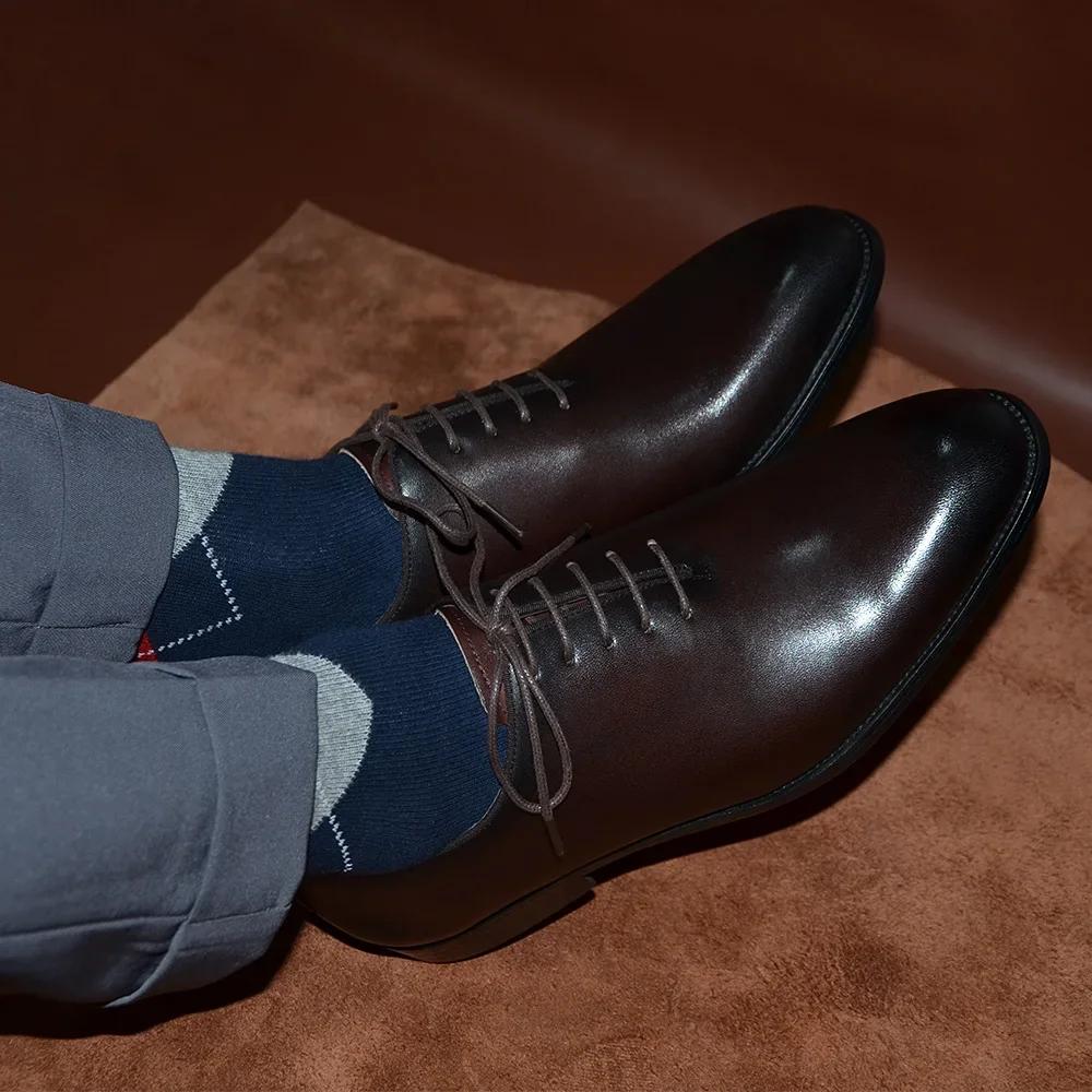 Дизайнерские туфли-оксфорды цельного кроя для мужчин из натуральной кожи ручной работы на шнуровке с простым мыском для бизнеса, офиса, формальных мероприятий и свадеб