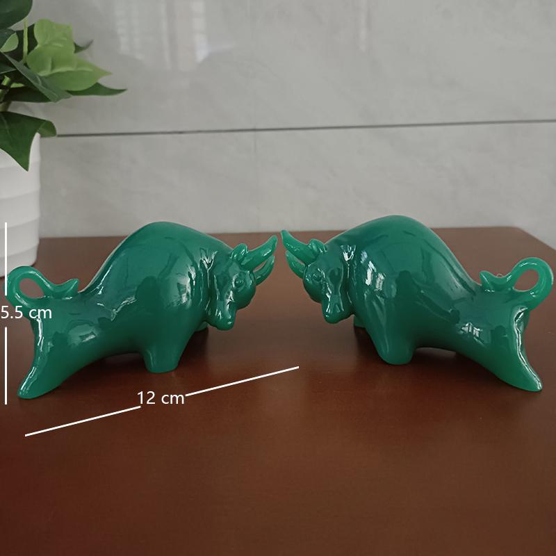 2 шт. Камень Нефрит Цвет Статуэтка Быка с Уолл-стрит Рынок Быков Смоляные Украшения Фэн-шуй Фигурки Удачи и Богатства Декор для Дома и Офиса