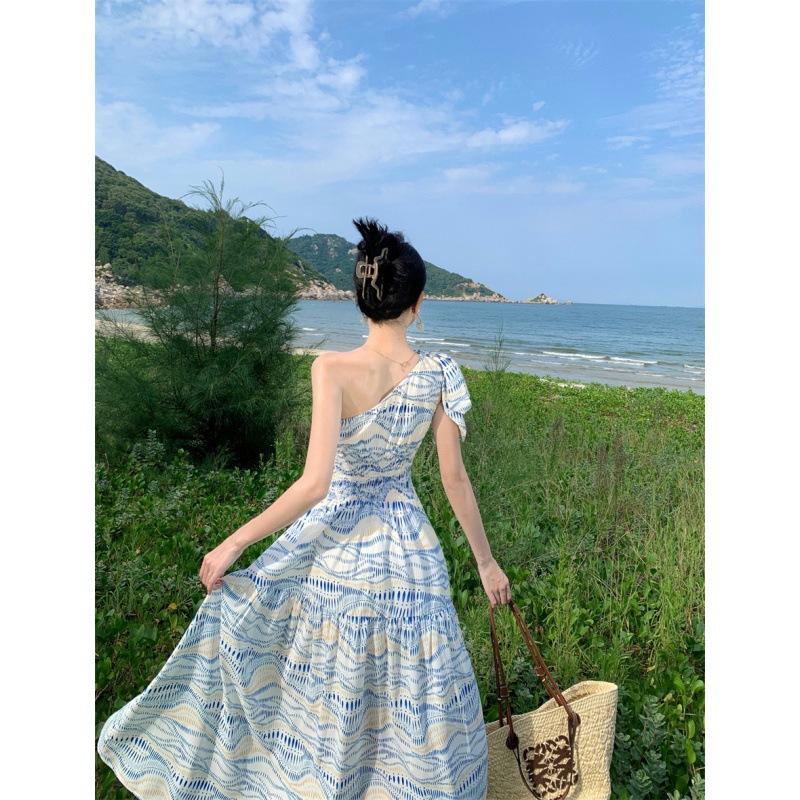 Летние женские длинные платья без рукавов с висячим вырезом и без бретелек на берегу моря