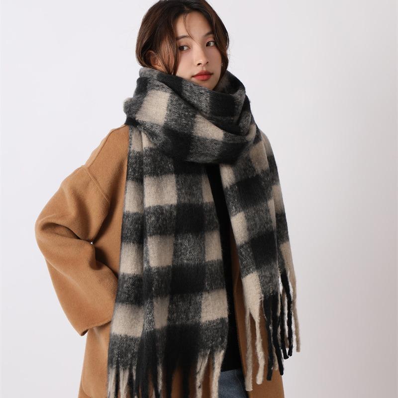 2024 New Scarf Winter Women'S Velvet Extended Warmth Luxury Fashion Versatile Internet Celebrity Girl Plaid