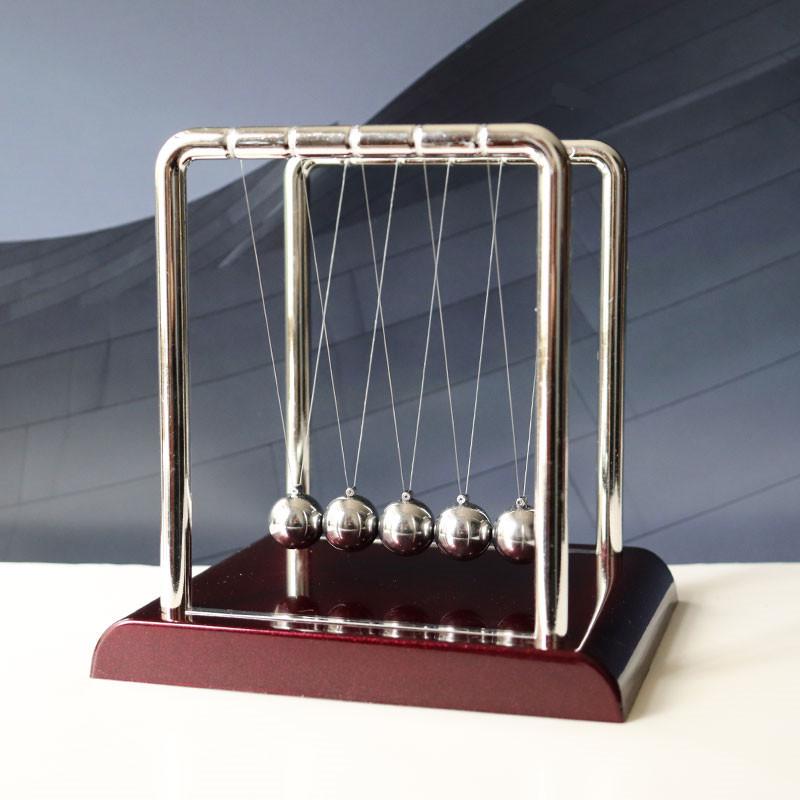 Classic Newton's Cradle Small Pendulum: Creative Physics Decompression Balance Toy