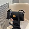 French Niche High-end Bag Women's 2025 New Fashion Retro Shoulder Underarm Bag Versatile Messenger Baguette Bag