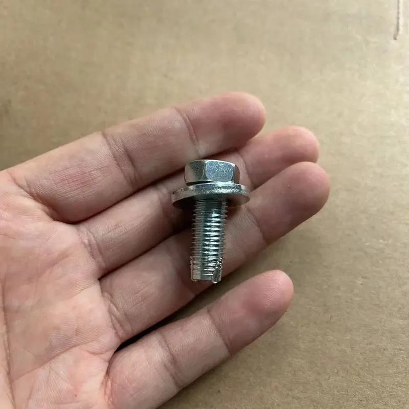 For Toyota PRADO Land Cruiser Original Front and Rear Seat Rail Fixing Screws