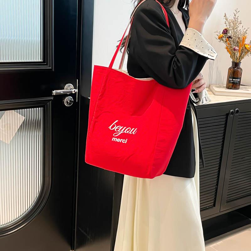 Нишевый дизайн литературный стиль досуг 2025 весна зарубежный стиль сумка-тоут милое ленивое ощущение персонализированная сумка через плечо женская