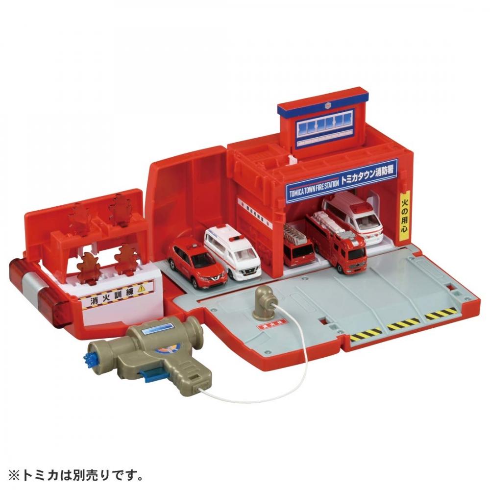 TAKARA TOMY "Томика Пьюпютто, работа по тушению пожаров, трансформация пожарной станции" Мини-машинка, игрушечная машинка, унисекс, для детей от 3 лет и старше, соответствие стандартам безопасности игрушек