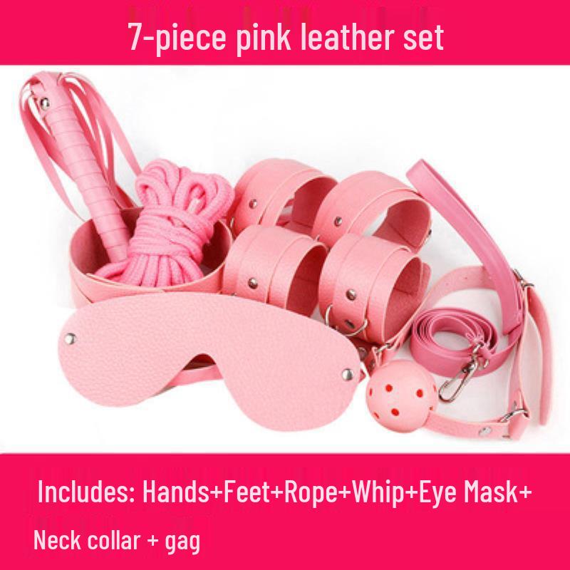 Кокетливый бондажный набор: Кожаные наручники, кнут, ошейник и зажимы для сосков