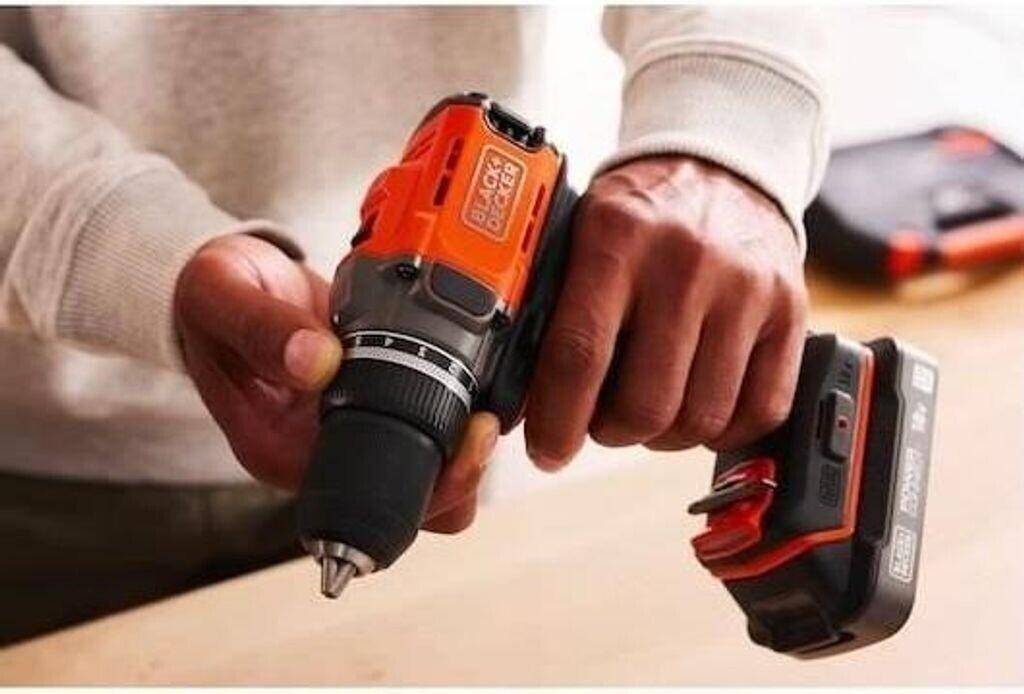 Дрель-шуруповёрт Black & Decker POWERCONNECT (BCD382D2XK-QW)