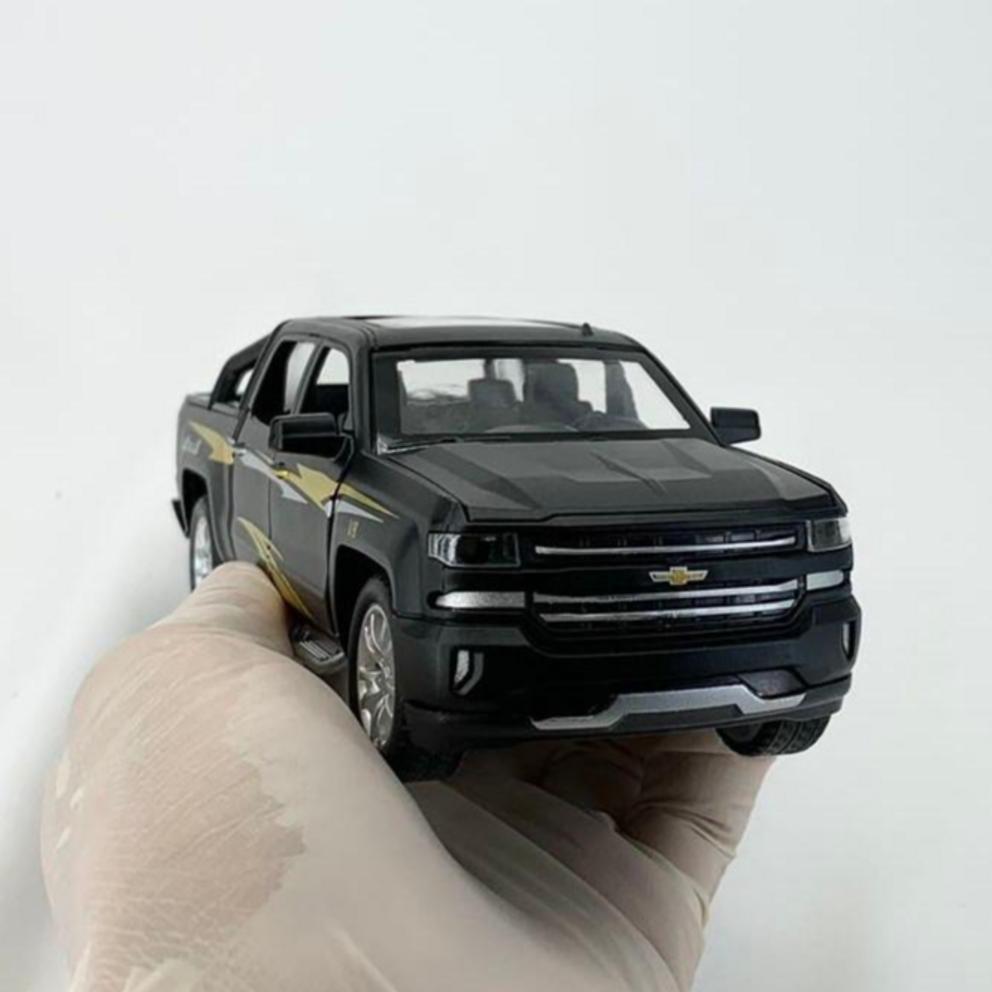 1:32 Chevrolet Silverado SUV Diecast Model Toy Car