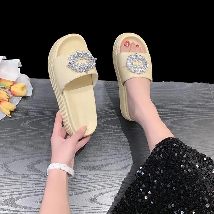 Модные новые летние тапочки с пряжкой из кристаллов и камней, женские босоножки на платформе, утолщенные каблуки, шлепанцы для улицы, женские туфли-маффины