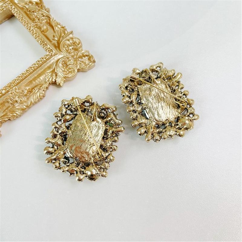 Elegant Clothing Fastener Fashion Accessory Clothing Jewelry Vintage Brooch Crystal Lapel Pin Gift for Woman Girls