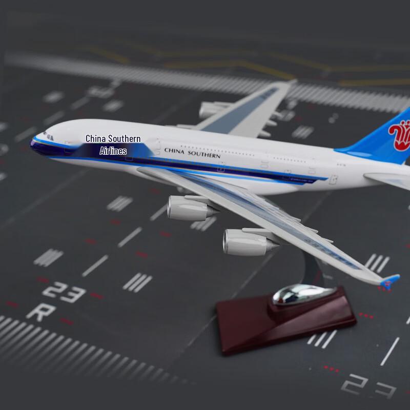 Модель самолета A380 авиакомпании China Southern