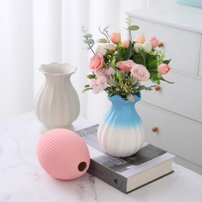 Керамическая ваза Маленькая современная ваза для цветов для свежих/искусственных цветов Ребристая декоративная ваза в деревенском стиле с волнистым краем для гостиной, кухонного стола