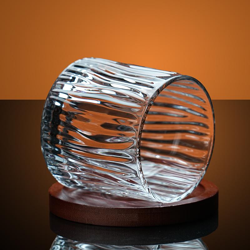 Luxury Whiskey Glass Crystal Rotating Cup Stress Relief Beer Cup Elegant Classic Design for Fine Dining And Beverages
