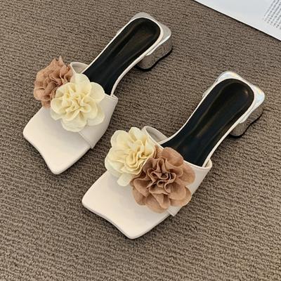 Модные женские сандалии на среднем каблуке, летние новинки, квадратный носок, открытый носок, с цветком, мягкая подошва, противоскользящие, износостойкие квадратные шлепанцы